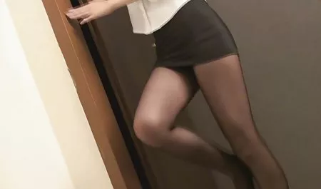 Kinky Kayla West роговой для большого члена в офисе
